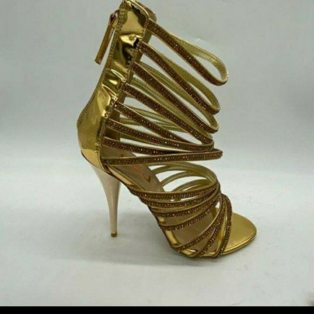 Sexyyyyy heels ๐ - Picture 2 of 5